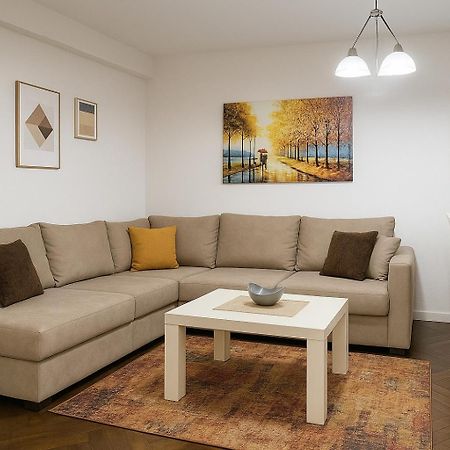 Tulips Central - Entire Apartment Tirana Exterior photo