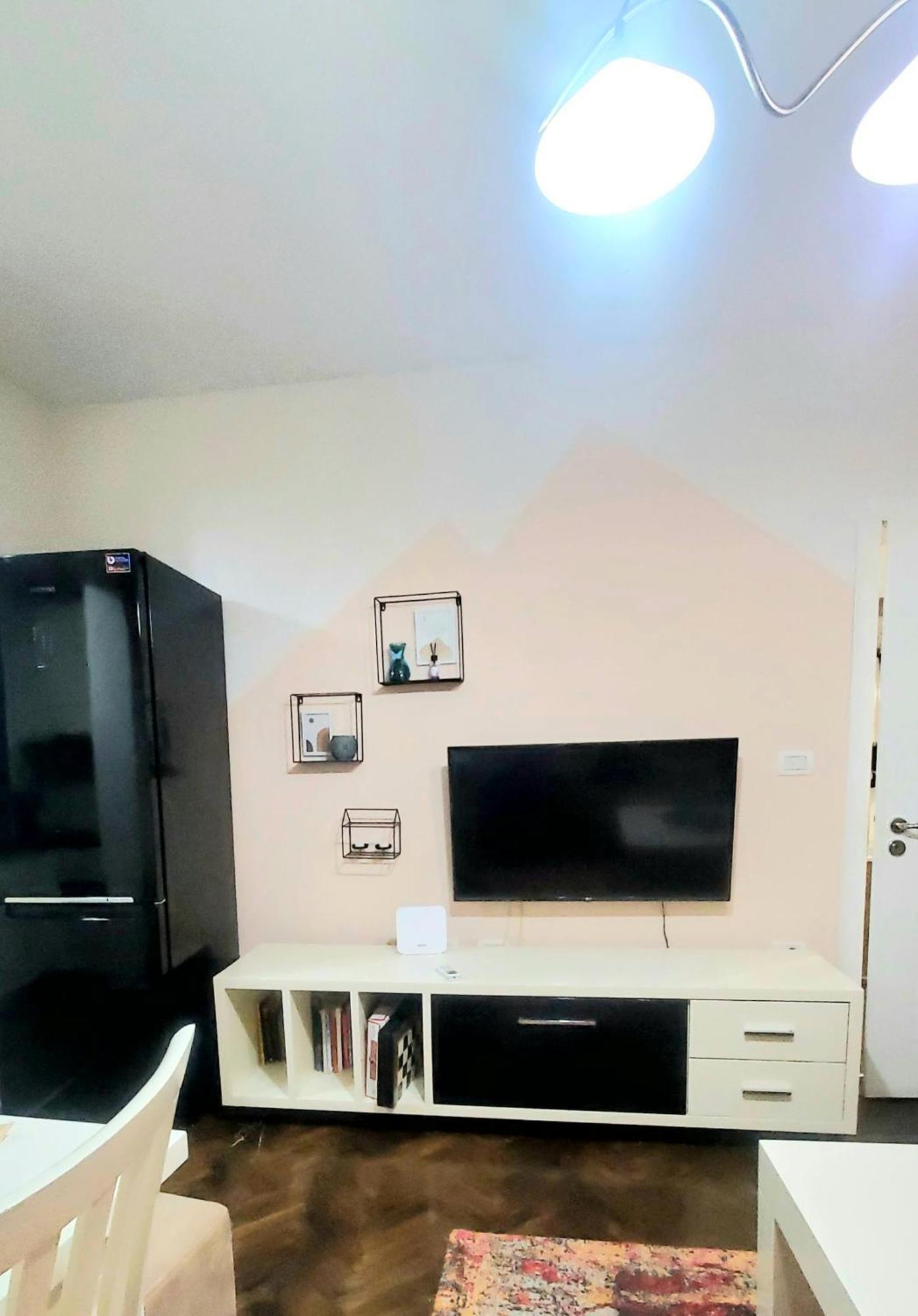 Tulips Central - Entire Apartment Tirana Exterior photo